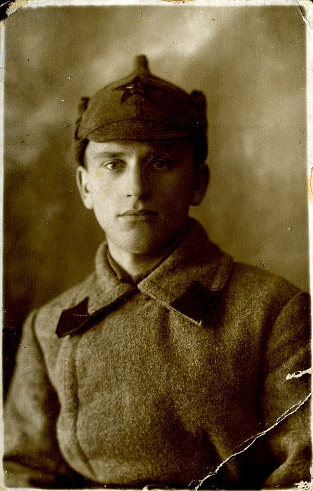 1.01.1933, курсант школы одногодичников РККА
Станица Дарница, Киевской области