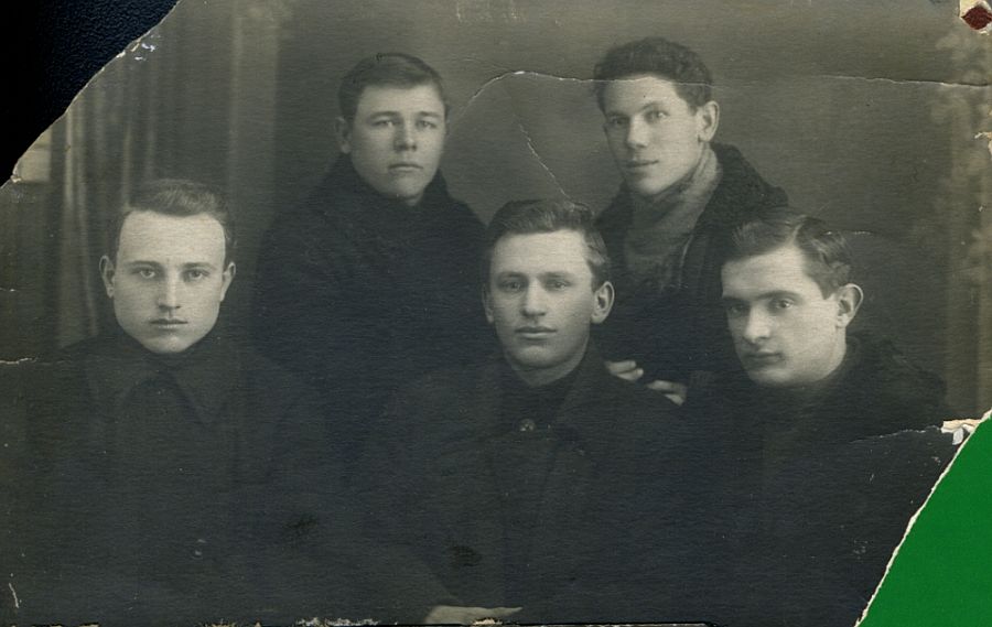 Коллективизация, 1929 год, Дергачёвский район Харьковской области. Дед в центре