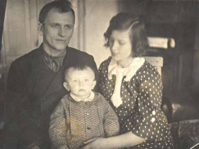 Артѐмовск, 26.01.1937. Сыну Юре 1,5 года