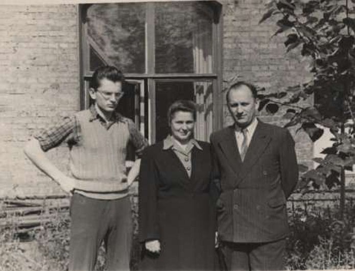 Дети разъехались, остался младший сын, студент МАИ 28.08.1958