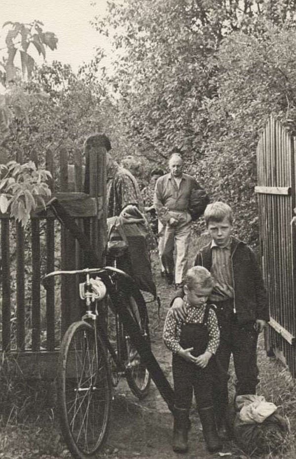 Дед на даче с внуками. Мои двоюродные братья. 1969